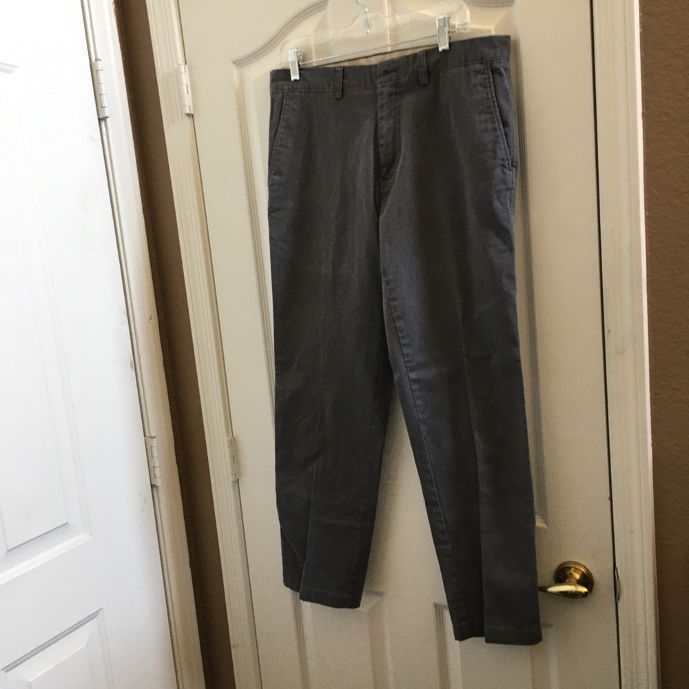FINAL MARKDOWN Men’s haggar life khaki slacks 34 x 30